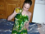 Vidéo porno mobile : Green jelly and whipped cream on her body